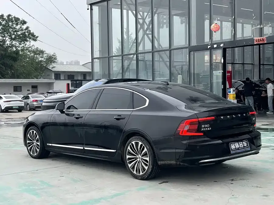 Volvo S90 2024 B5 Luxury Edition 2023 — миниатюра 5