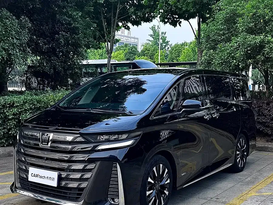Toyota Crown Vellfire 2024