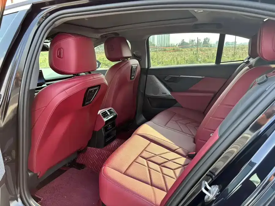 BMW 5 Series BMW 5 Series 2024 525Li Luxury Package 2024 — миниатюра 3