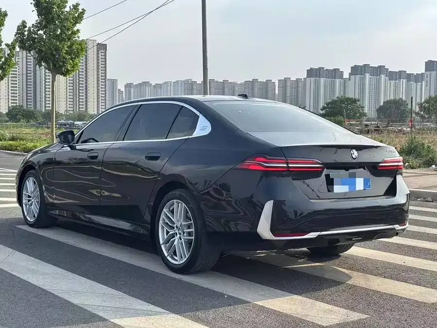 BMW 5 Series BMW 5 Series 2024 525Li Luxury Package 2024 — миниатюра 4