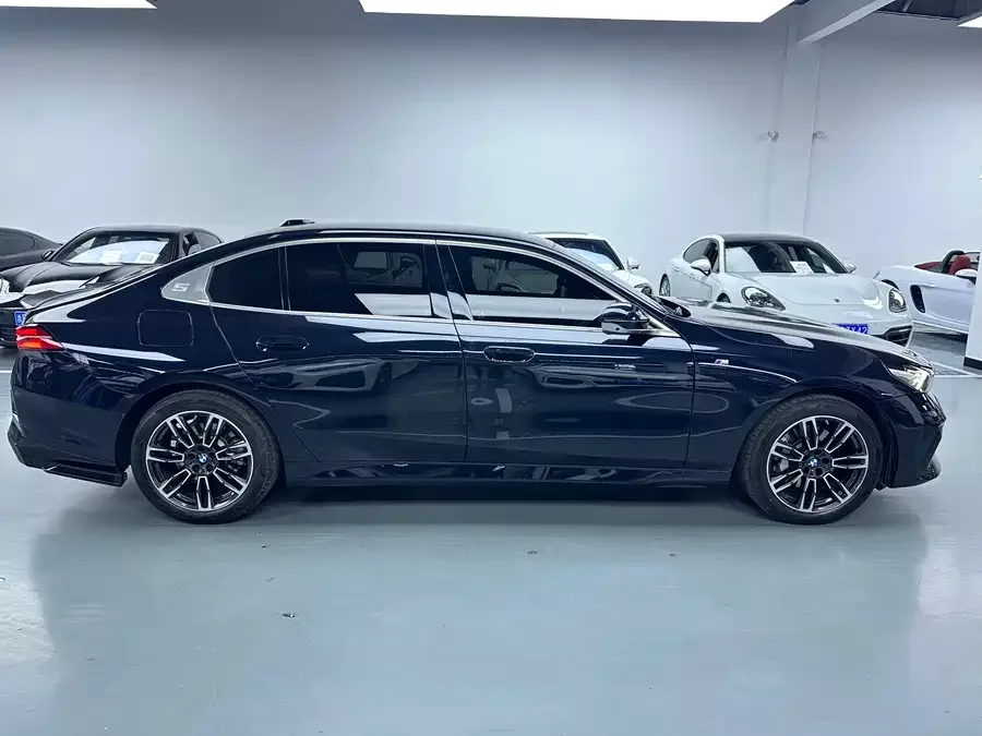 BMW 5 Series BMW 5 Series 2024 530Li Exclusive M Sports Package 2025 — миниатюра 5