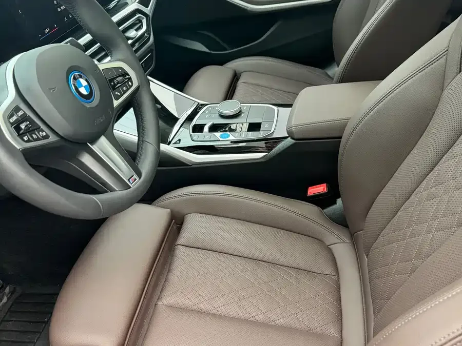 BMW i3 2024 eDrive 35 L 2024 — миниатюра 2