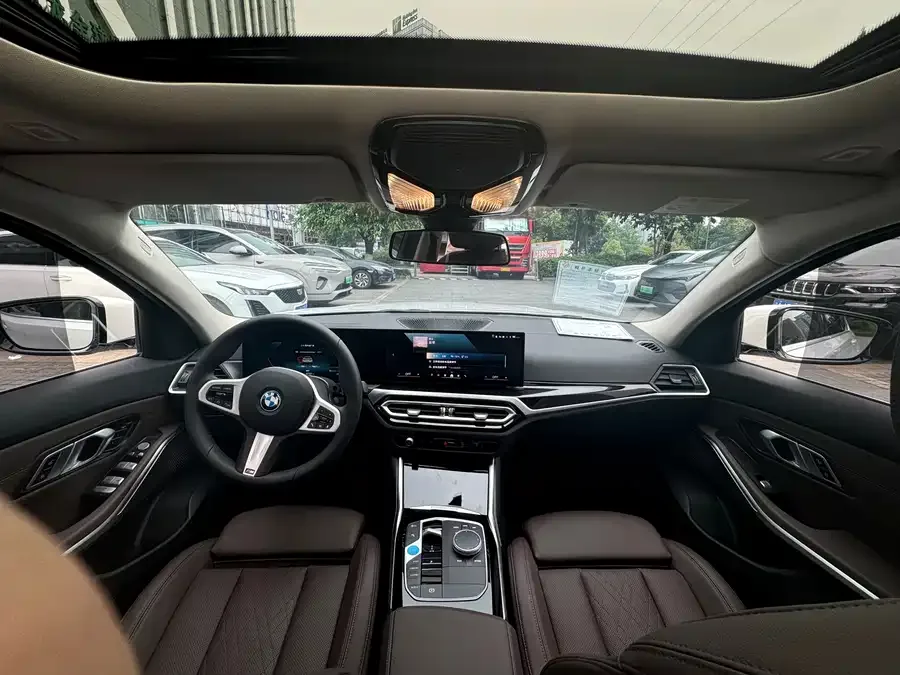 BMW i3 2024 eDrive 35 L 2024 — миниатюра 4