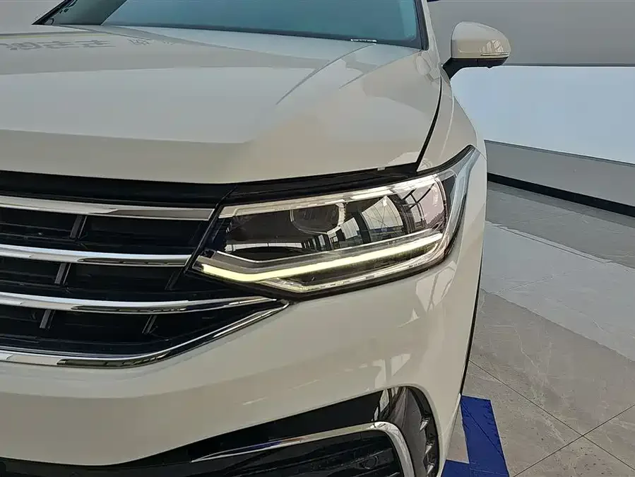Volkswagen Tiguan L Tiguan L 2024 330TSI Automatic 2WD R-Line Enjoy Edition 2024 — миниатюра 2
