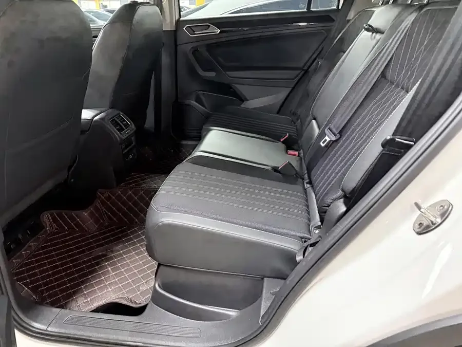 Volkswagen Tiguan L Tiguan L 2022 330TSI Automatic 2WD Comfort Edition 2022 — миниатюра 3