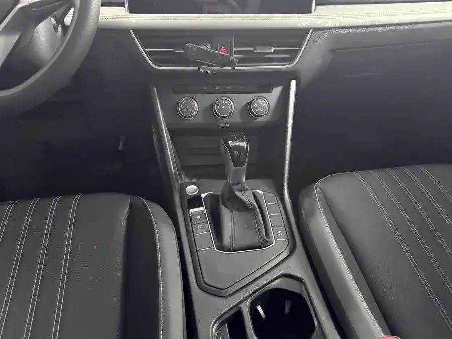 Volkswagen Tiguan L Tiguan L 2022 330TSI Automatic 2WD Comfort Edition 2022 — миниатюра 4