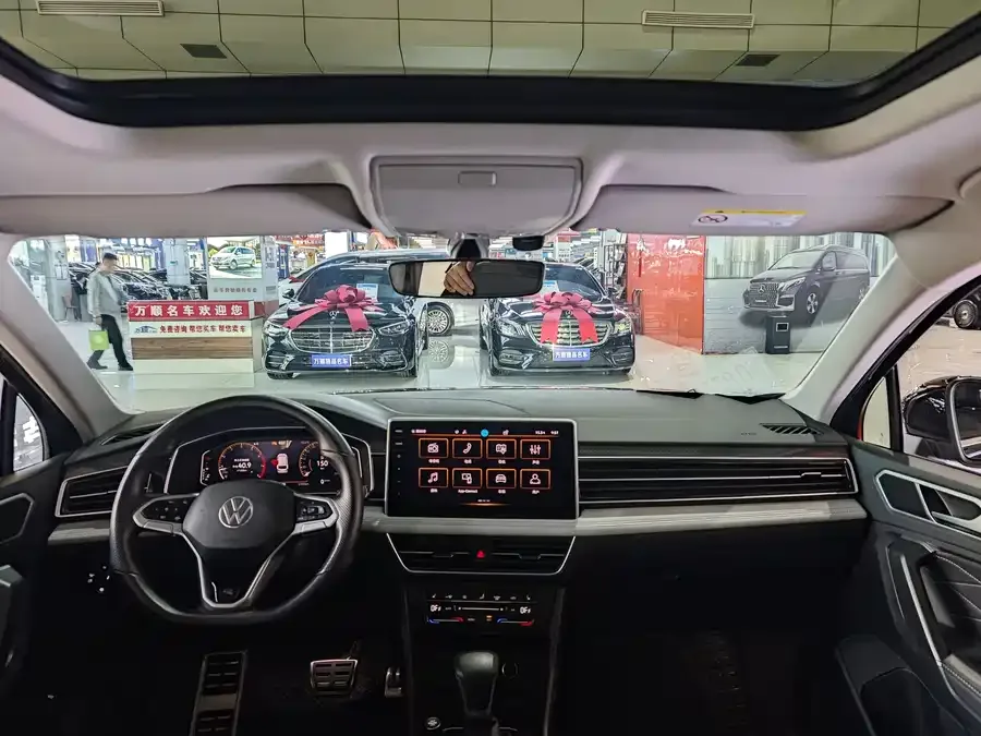 Volkswagen Tiguan L Tiguan L 2023 330TSI Automatic 2WD R-Line Enjoy Edition 2024 — миниатюра 2