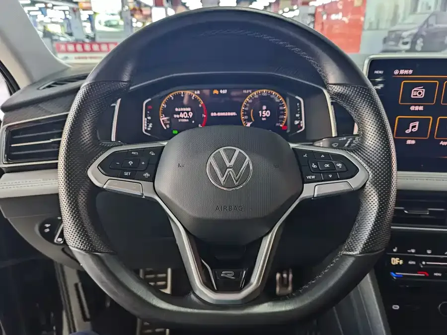 Volkswagen Tiguan L Tiguan L 2023 330TSI Automatic 2WD R-Line Enjoy Edition 2024 — миниатюра 3