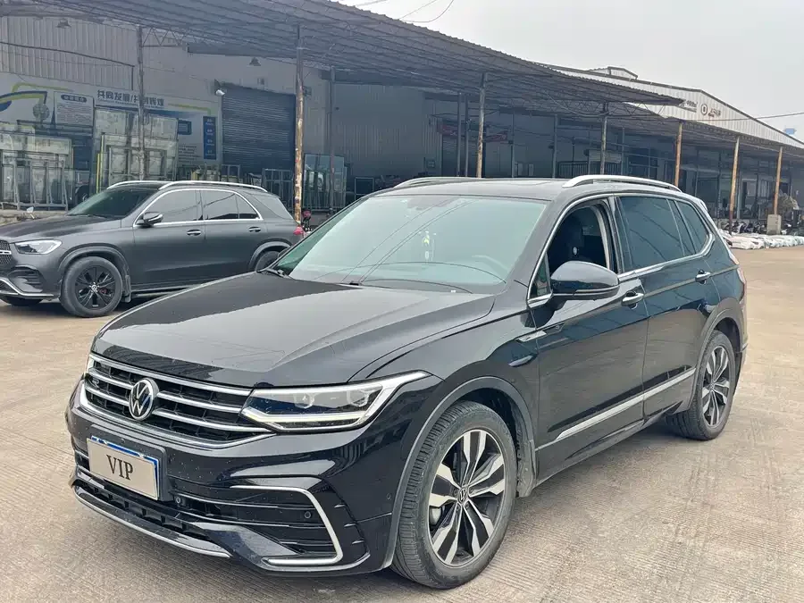 Volkswagen Tiguan L Tiguan L 2022 330TSI Automatic 2WD R-Line Enjoy Edition 2022 — фото 1, купить с доставкой в Москву