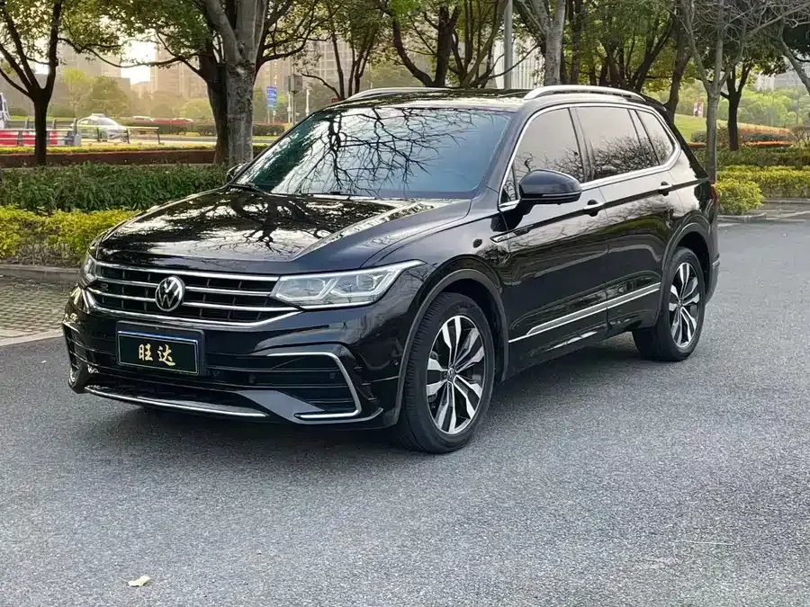 Volkswagen Tiguan L Tiguan L 2022 330TSI Automatic 2WD R-Line Flagship Edition 2022 — фото 1, купить с доставкой в Москву
