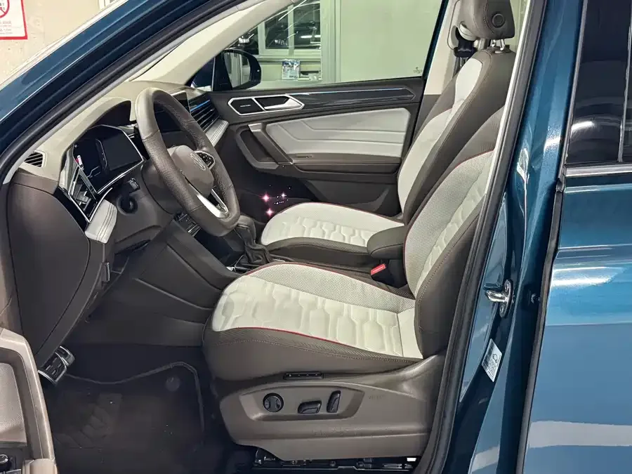 Volkswagen Tiguan L Tiguan L 2022 380TSI automatic four-wheel drive R-Line flagship version 7 seats 2022 — миниатюра 5