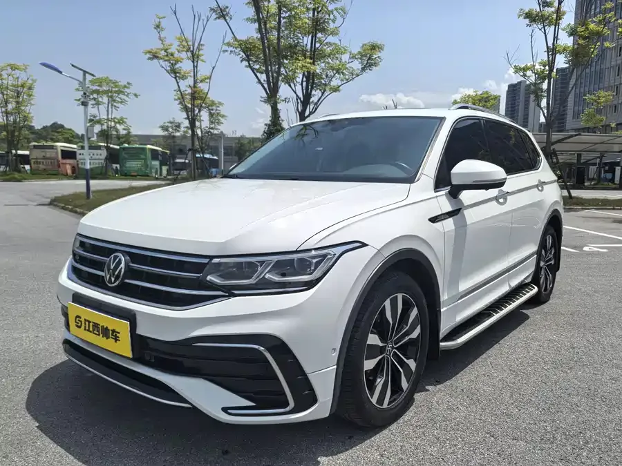 Volkswagen Tiguan L Tiguan L 2022 330TSI Automatic 2WD R-Line Flagship Edition 2022 — фото 1, купить с доставкой в Москву