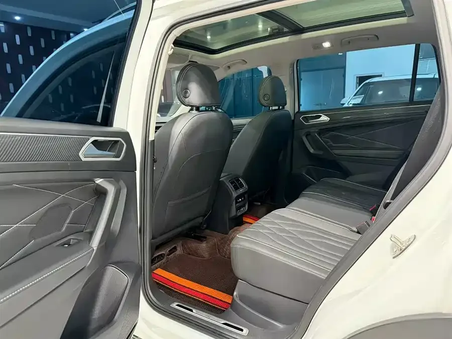 Volkswagen Tiguan L Tiguan L 2023 facelift 330TSI automatic two-wheel drive R-Line Enjoy Edition 2024 — миниатюра 4