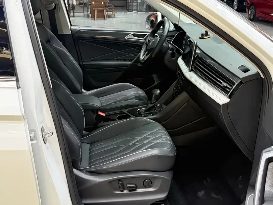 Volkswagen Tiguan L Tiguan L 2022 330TSI Automatic 2WD R-Line Enjoy Edition 2022 — миниатюра 3