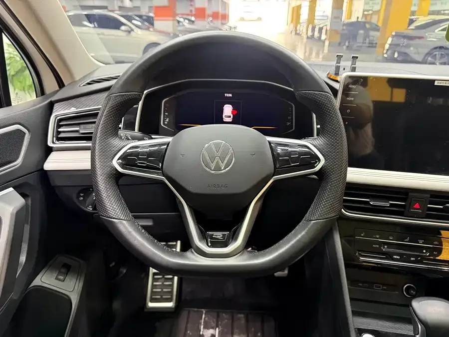Volkswagen Tiguan L Tiguan L 2022 330TSI Automatic 2WD R-Line Enjoy Edition 2022 — миниатюра 4