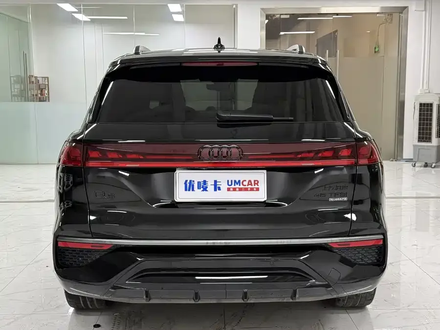 Audi Q6 2024 45 TFSI quattro Black Warrior Edition 6 Seaters 2024 — миниатюра 2