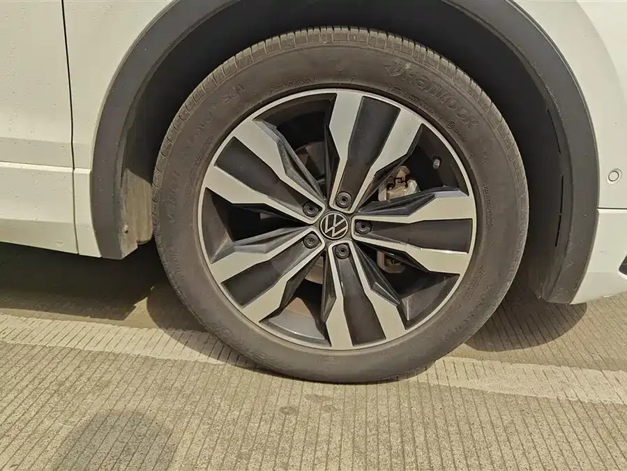 Volkswagen Tiguan L Tiguan L 2023 330TSI Automatic 2WD R-Line Enjoy Edition 2023 — миниатюра 2