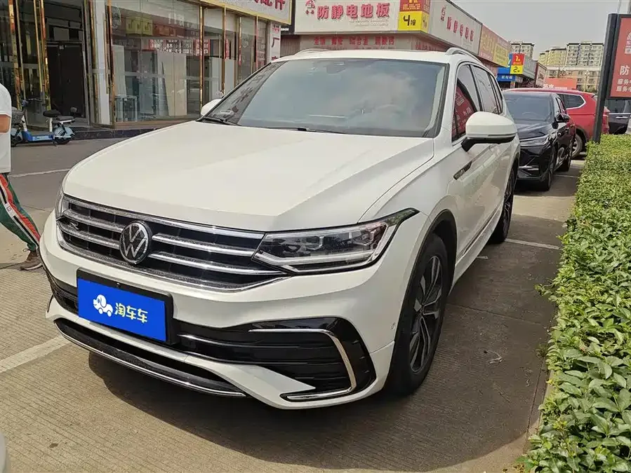 Volkswagen Tiguan L Tiguan L 2023 330TSI Automatic 2WD R-Line Enjoy Edition 2023 — фото 1, купить с доставкой в Москву
