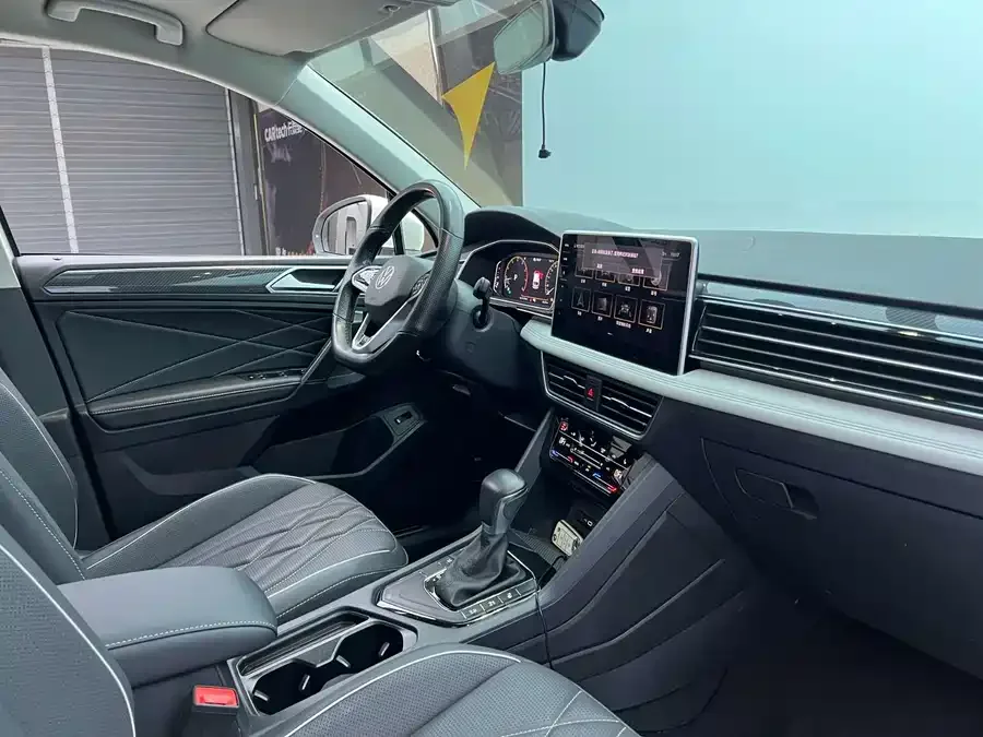 Volkswagen Tiguan L Tiguan L 2022 330TSI Automatic 2WD R-Line Enjoy Edition 2022 — миниатюра 3