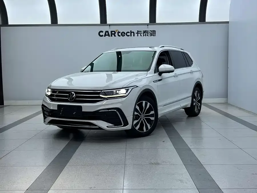 Volkswagen Tiguan L Tiguan L 2022 330TSI Automatic 2WD R-Line Enjoy Edition 2022 — фото 1, купить с доставкой в Москву