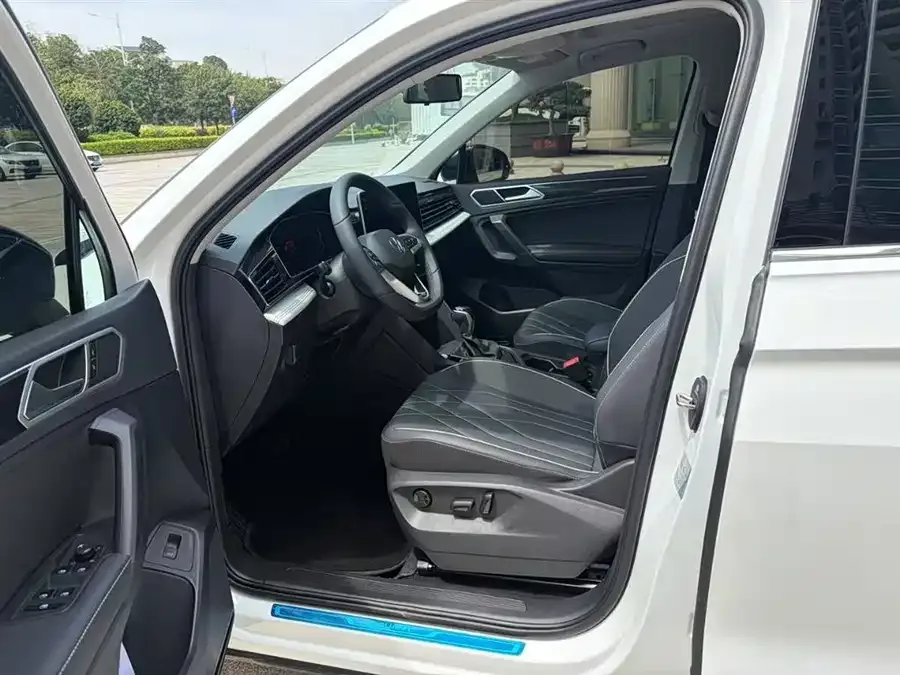 Volkswagen Tiguan L Tiguan L 2025 Outstanding Model 300TSI Automatic 2WD Longteng Edition 2026 — миниатюра 4