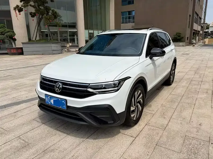 Volkswagen Tiguan L Tiguan L 2025 Outstanding Model 300TSI Automatic 2WD Longteng Edition 2026 — фото 1, купить с доставкой в Москву