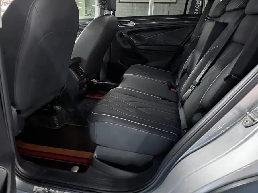 Volkswagen Tiguan L Tiguan L 2022 330TSI Automatic 2WD Comfort Edition 2022 — миниатюра 4
