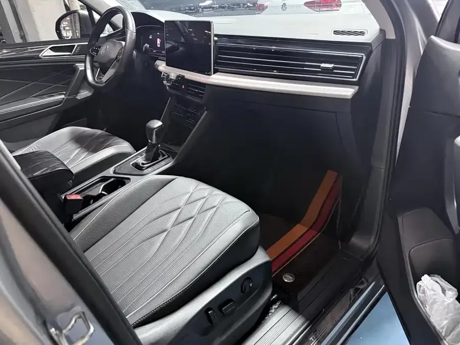 Volkswagen Tiguan L Tiguan L 2022 330TSI Automatic 2WD Comfort Edition 2022 — миниатюра 5