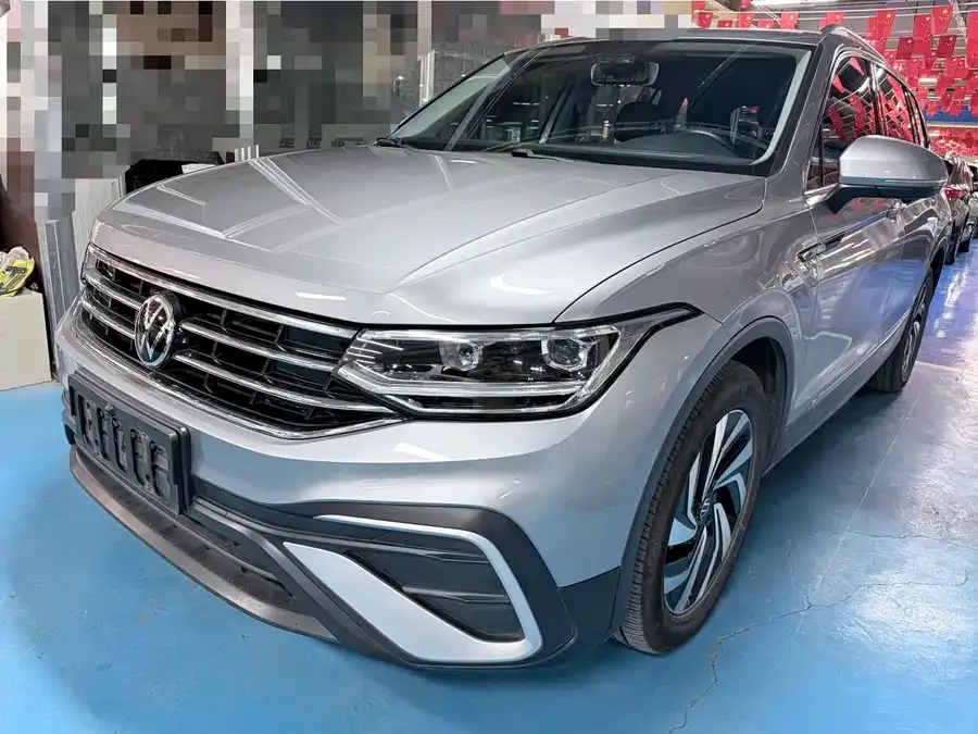 Volkswagen Tiguan L Tiguan L 2022 330TSI Automatic 2WD Comfort Edition 2022 — фото 1, купить с доставкой в Москву