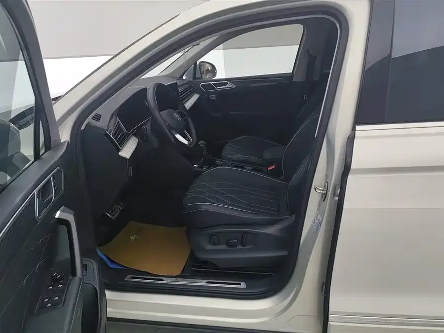 Volkswagen Tiguan L Tiguan L 2022 330TSI Automatic 2WD R-Line Enjoy Edition 2022 — миниатюра 3