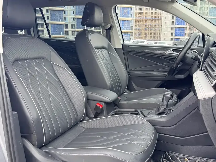 Volkswagen Tiguan L Tiguan L 2023 facelift 330TSI automatic two-wheel drive R-Line Enjoy Edition 2023 — миниатюра 3