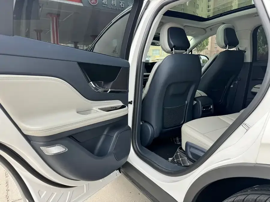 Lincoln Adventurer Adventurer 2023 2.0T 2WD Premium Edition 2023 — миниатюра 3