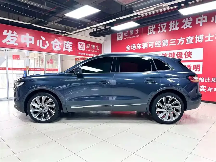 Lincoln Navigator Navigator 2021 2.7T 4WD Premium Edition 2022 — миниатюра 4