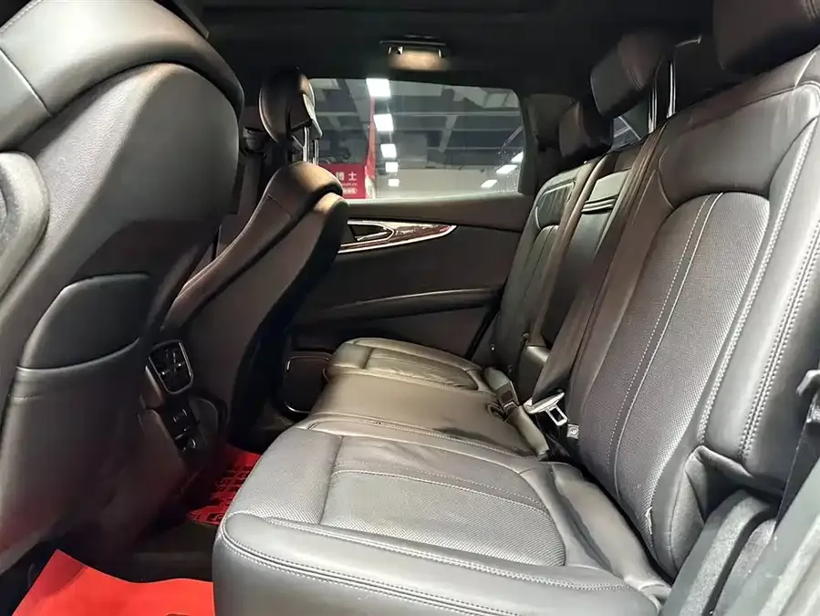 Lincoln Navigator Navigator (Imported) 2020 2.7T 4WD Premium Edition 2022 — миниатюра 5