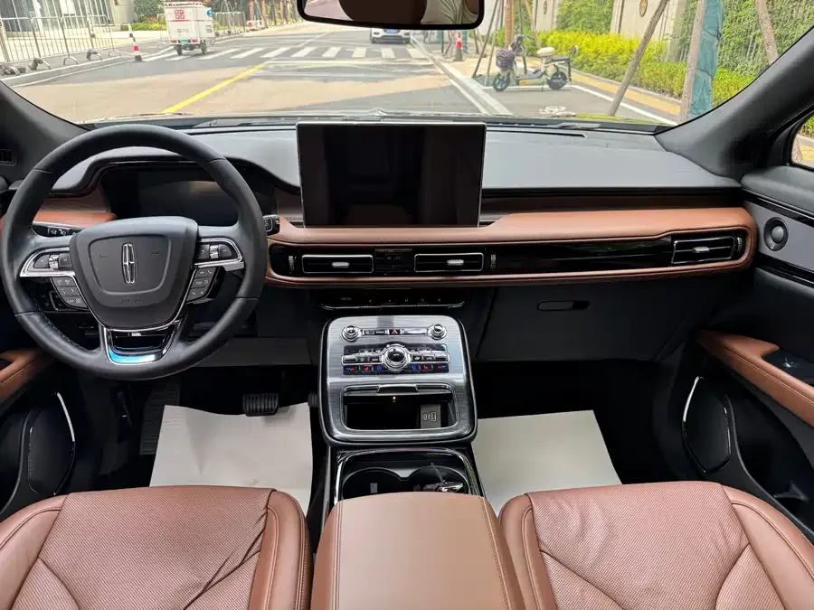 Lincoln Navigator Navigator 2021 2.0T 4WD Elegant Edition 2022 — миниатюра 2