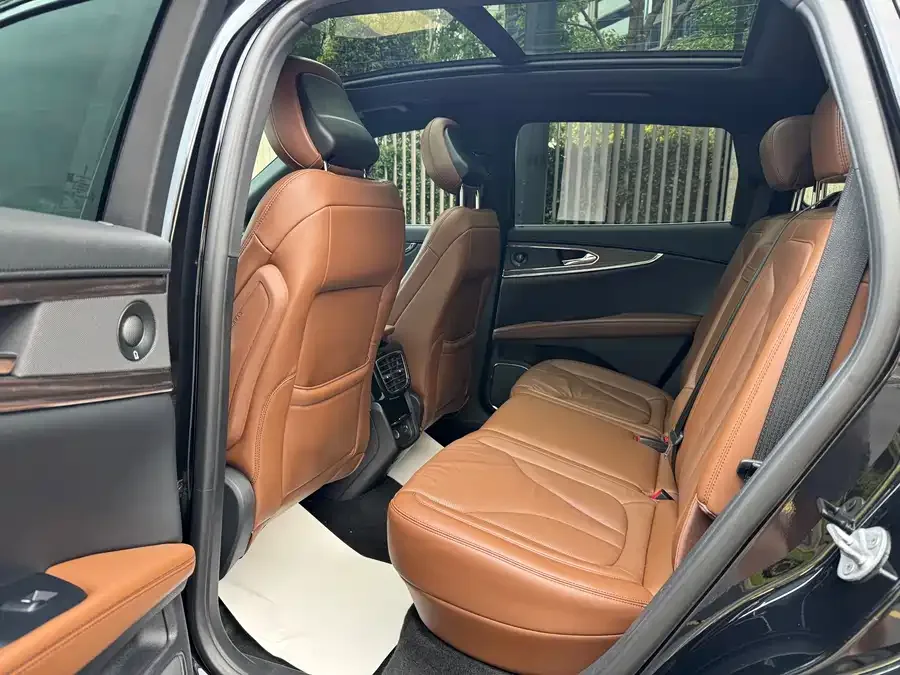 Lincoln Navigator Navigator 2021 2.0T 4WD Elegant Edition 2022 — миниатюра 4