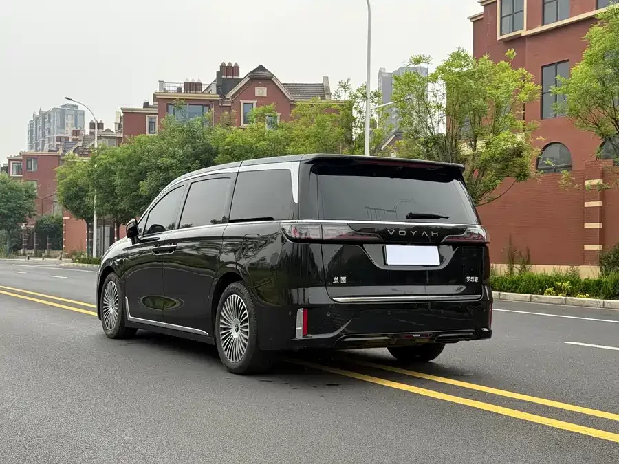Voyah Lantu Dreamer Lantu Dreamer 2025 PHEV 4WD Flagship Kunpeng Edition 2025 — миниатюра 3