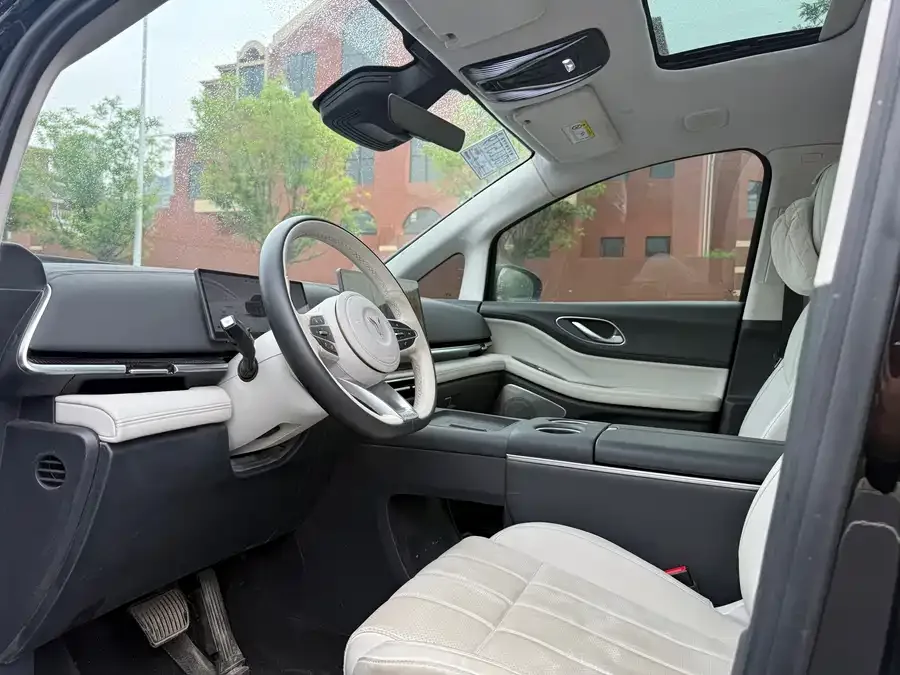Voyah Lantu Dreamer Lantu Dreamer 2025 PHEV 4WD Flagship Kunpeng Edition 2025 — миниатюра 4