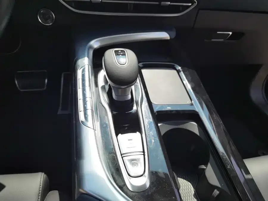 Voyah Lantu FREE Lantu FREE 2021 four-wheel drive standard pure electric exclusive luxury package 2022 — миниатюра 5