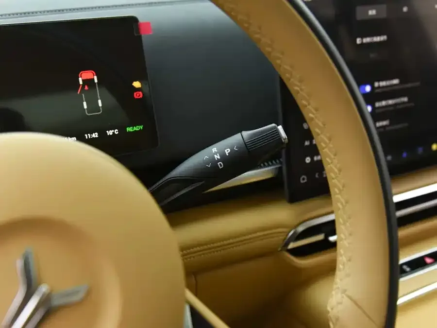 Voyah Lantu Dreamer Lantu Dreamer 2025 PHEV 4WD Flagship Kunpeng Edition 2024 — миниатюра 3