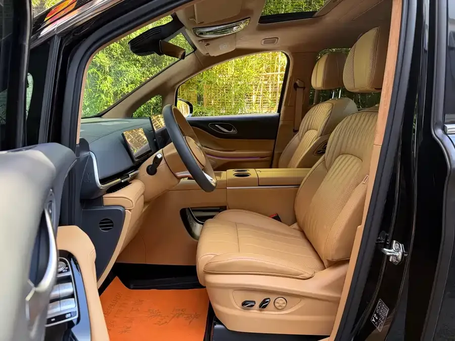 Voyah Lantu Dreamer Lantu Dreamer 2025 PHEV 4WD Flagship Kunpeng Edition 2024 — миниатюра 4