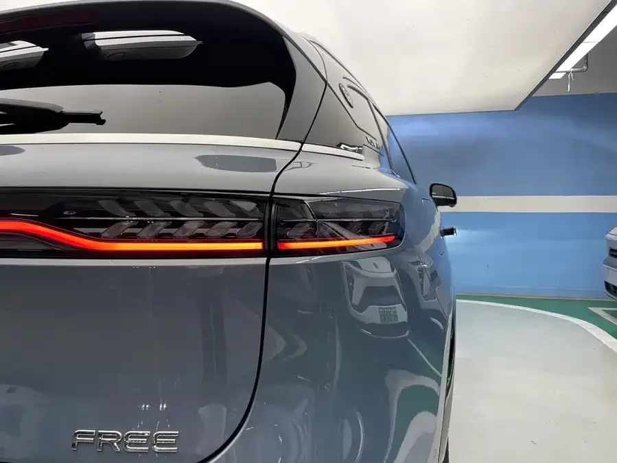 Voyah Lantu FREE Lantu FREE 2021 four-wheel drive standard extended range exclusive luxury package 2022 — миниатюра 3