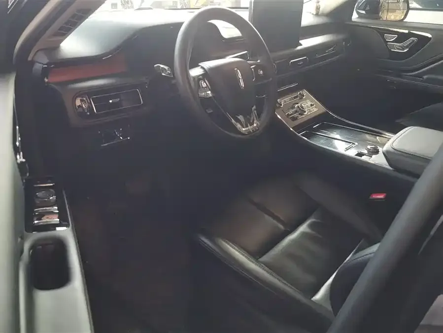 Lincoln Aviator Aviator 2022 3.0T V6 4WD Premium Edition 2023 — миниатюра 3