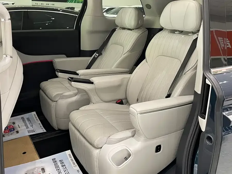 Voyah Lantu Dreamer Lantu Dreamer 2025 PHEV 4WD Flagship Kunpeng Edition 2025 — миниатюра 2