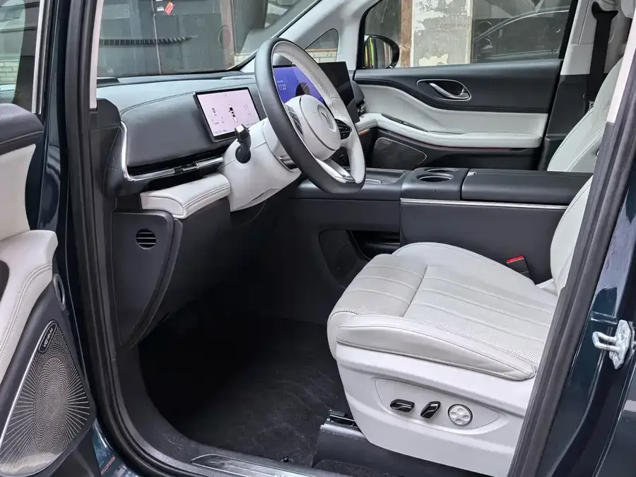 Voyah Lantu Dreamer Lantu Dreamer 2025 PHEV 4WD Flagship Kunpeng Edition 2025 — миниатюра 4