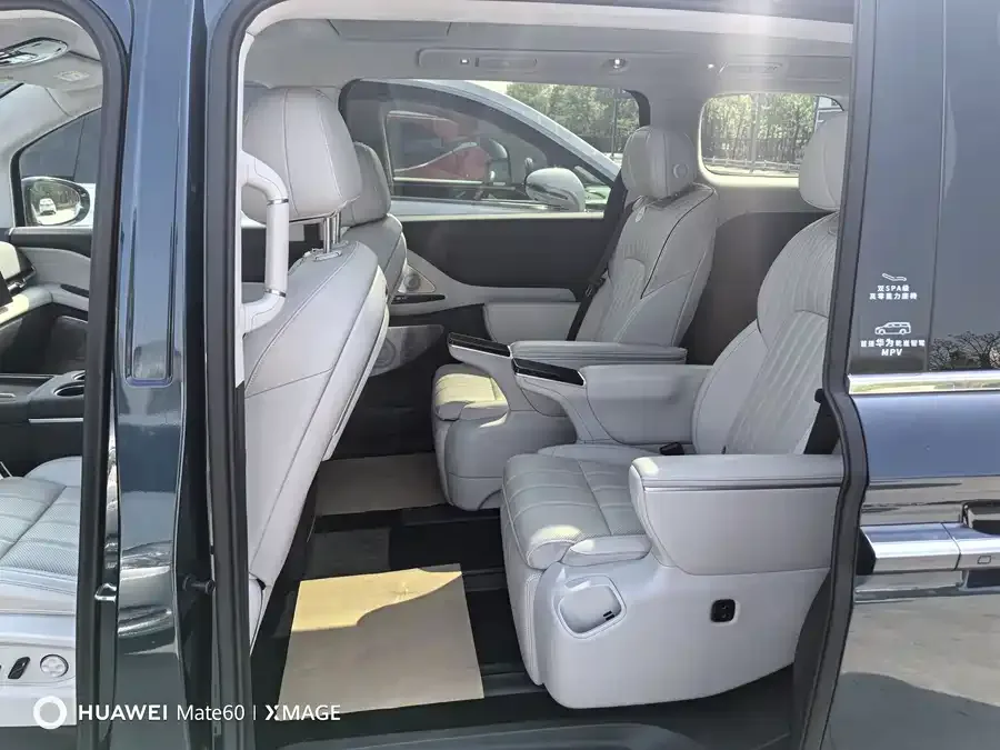 Voyah Lantu Dreamer Lantu Dreamer 2025 PHEV 4WD Flagship Kunpeng Edition 2025 — миниатюра 3