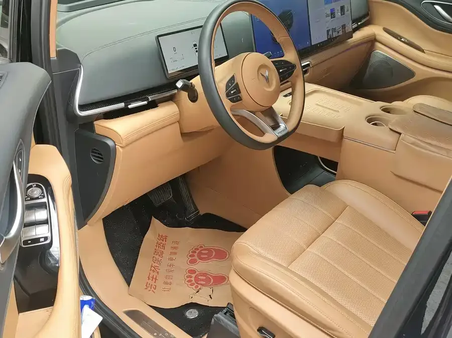 Voyah Lantu Dreamer 2025 Lantu Dreamer PHEV 4WD Premium Kunpeng Edition 2025 — миниатюра 2
