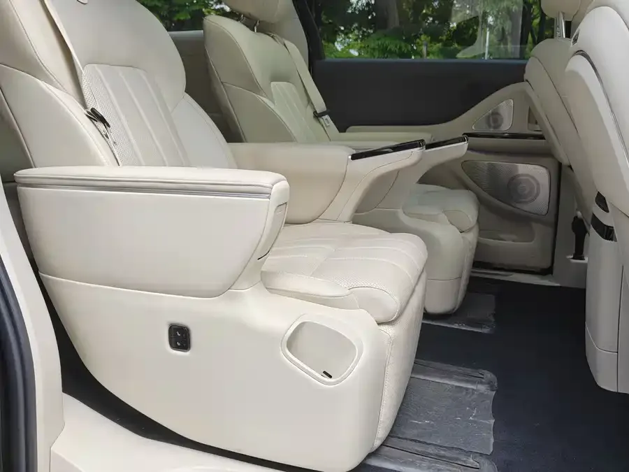 Voyah Lantu Dreamer 2025 Lantu Dreamer PHEV 4WD Premium Kunpeng Edition 2024 — миниатюра 2