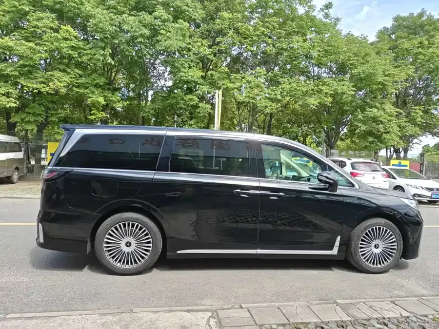 Voyah Lantu Dreamer 2025 Lantu Dreamer PHEV 4WD Premium Kunpeng Edition 2024 — миниатюра 3