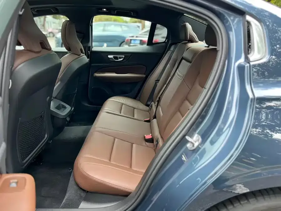 Volvo S60 2023 B4 Zhiyi Luxury Edition 2022 — миниатюра 2